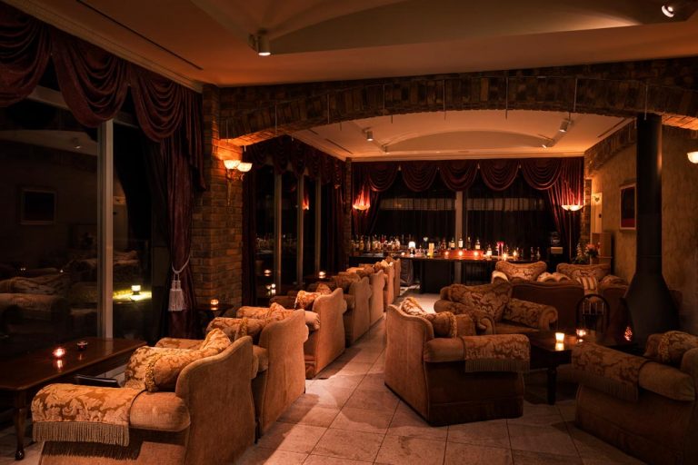 neuschloss_bar1.jpg