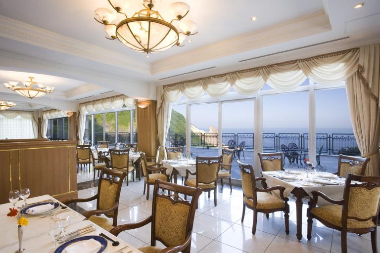 neuschloss_restaurant1.jpg