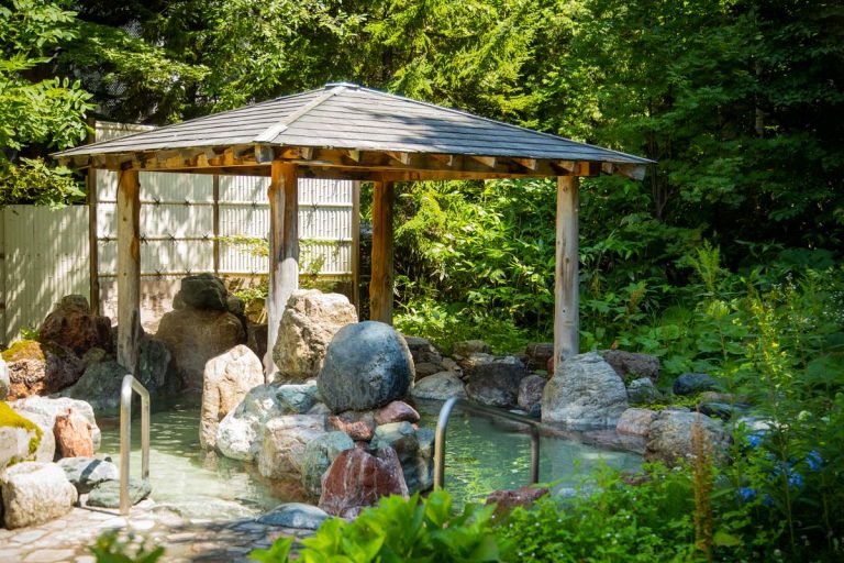 Open-air bath