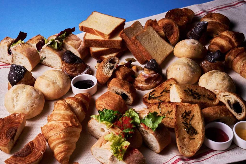 Eight kinds of bread are always available! 
Items like mentaiko baguette, petit nature, and bouleman brioche offer delightful craftsmanship.