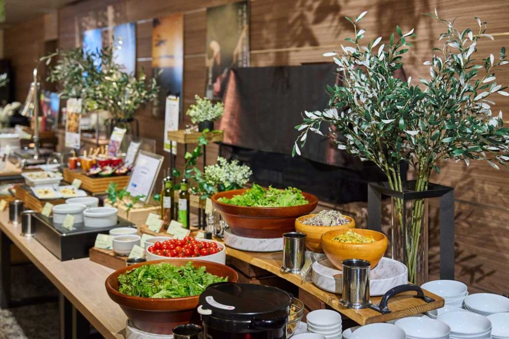 Choose freely from about 60 Japanese and Western dishes in a self‑serve buffet style.